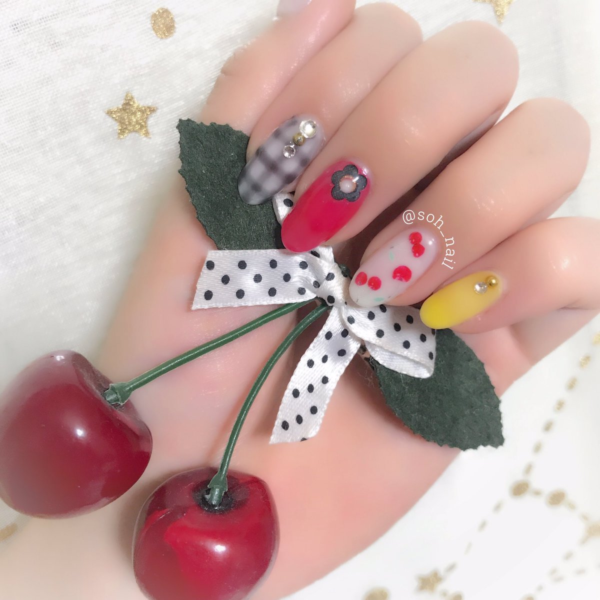 Soh ネイル垢 New My Nail 前からやってみたかったさくらんぼネイル W ギンガムチェックがよく合いますっ 使用機会が少ない黄色もアクセントに ガーリーすぎるかしら W 笑 セルフネイル