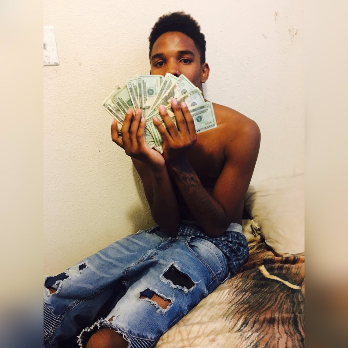 therealroccet's tweet photo. R O C C E T 🤷🏽‍♂️😌 https://t.co/vC7N3eLoBN