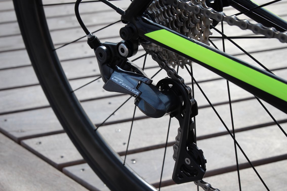 StormBikesNL's tweet photo. De eerste nieuwe Shimano Ultegra R8000 groep is in Petten! En die hebben we natuurlijk op een hele mooie Levante gemonteerd 😃@BeukersPetten https://t.co/JVgoXQEGIV