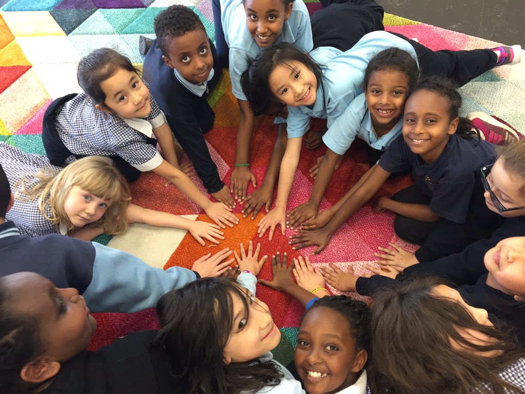 JennyChattas's tweet photo. Our amazing students @GlengalaPS coming together to celebrate @RefugeeWeek #handstogetherasone #GlengalaProud https://t.co/dETMcCt1iZ