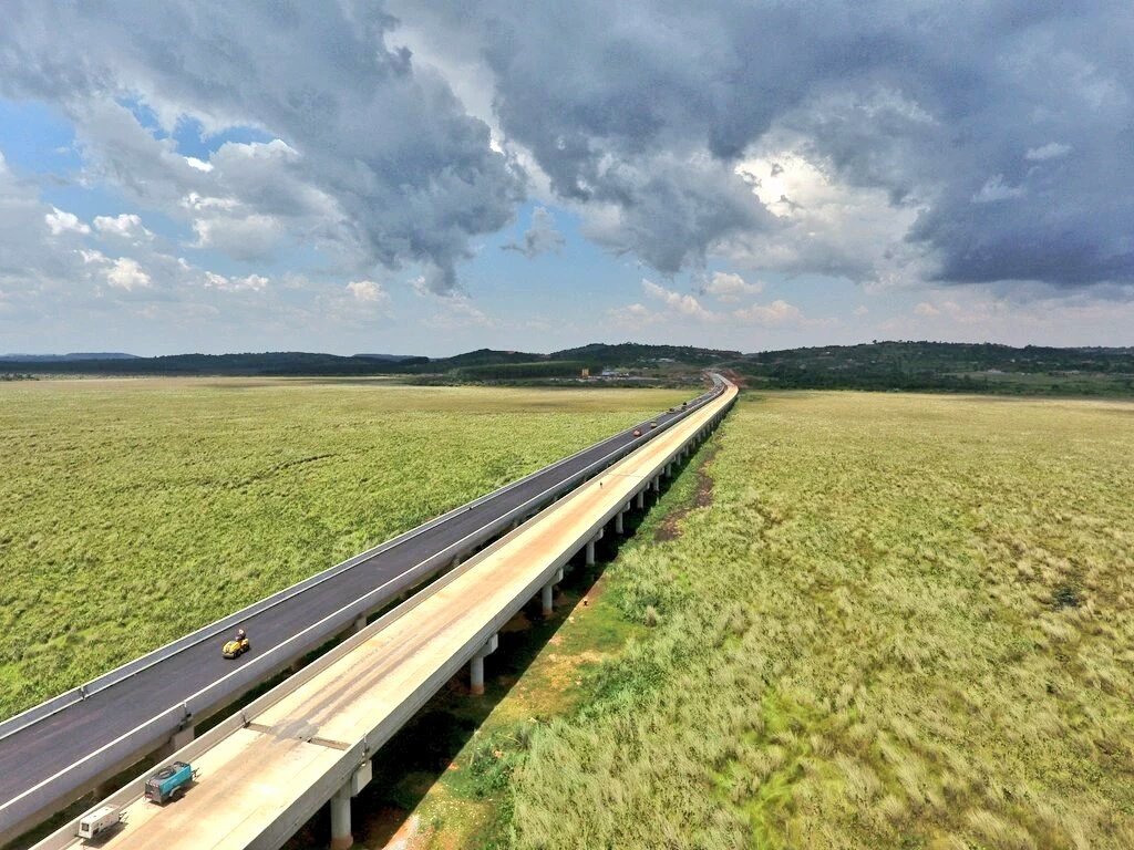 SarahKagingo's tweet photo. When #nature meets #infastructure...
Entebbe Expressway #Uganda 🇺🇬 #PearlofAfrica #traveltips #withnature, #visit us https://t.co/1Fs0PSIQUE