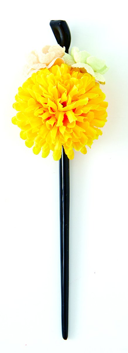 戎橋筋商店街 على تويتر 海外モノが多いクレアーズですが 艶やかな和モノも揃います 艶やか和モノから発光系 髪飾りまで クレアーズ戎橋店 和柄 髪飾り 赤 1 500円 花付かんざし 1 000円 ゆかた用 光る髪飾り 1 500円 戎橋筋商店街 フリーマガジン