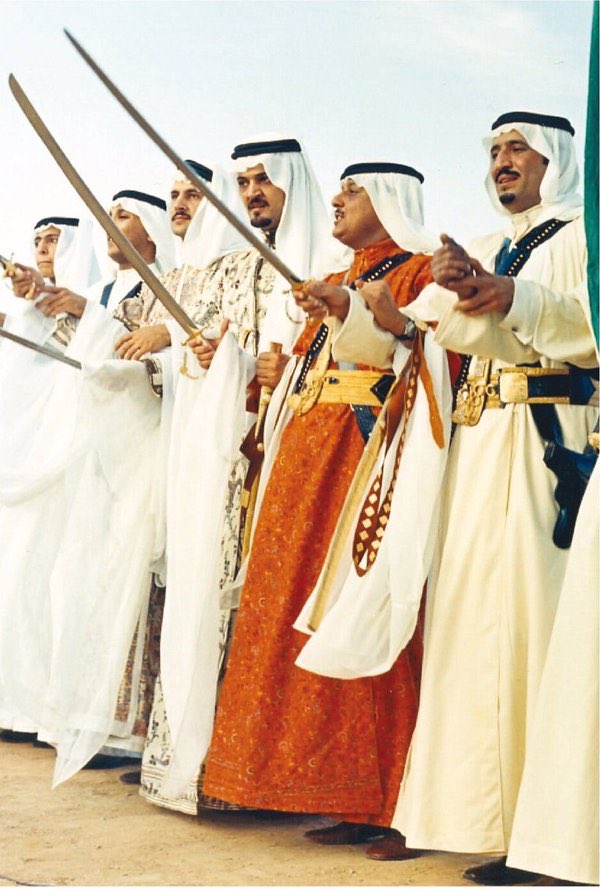 samialasmer's tweet photo. #تميم_الدجال 
هل السيف المصقّل يوم دوره
و هل الطنخه الى تالي الزماني 🇸🇦🇸🇦 https://t.co/NvynHxNJrc