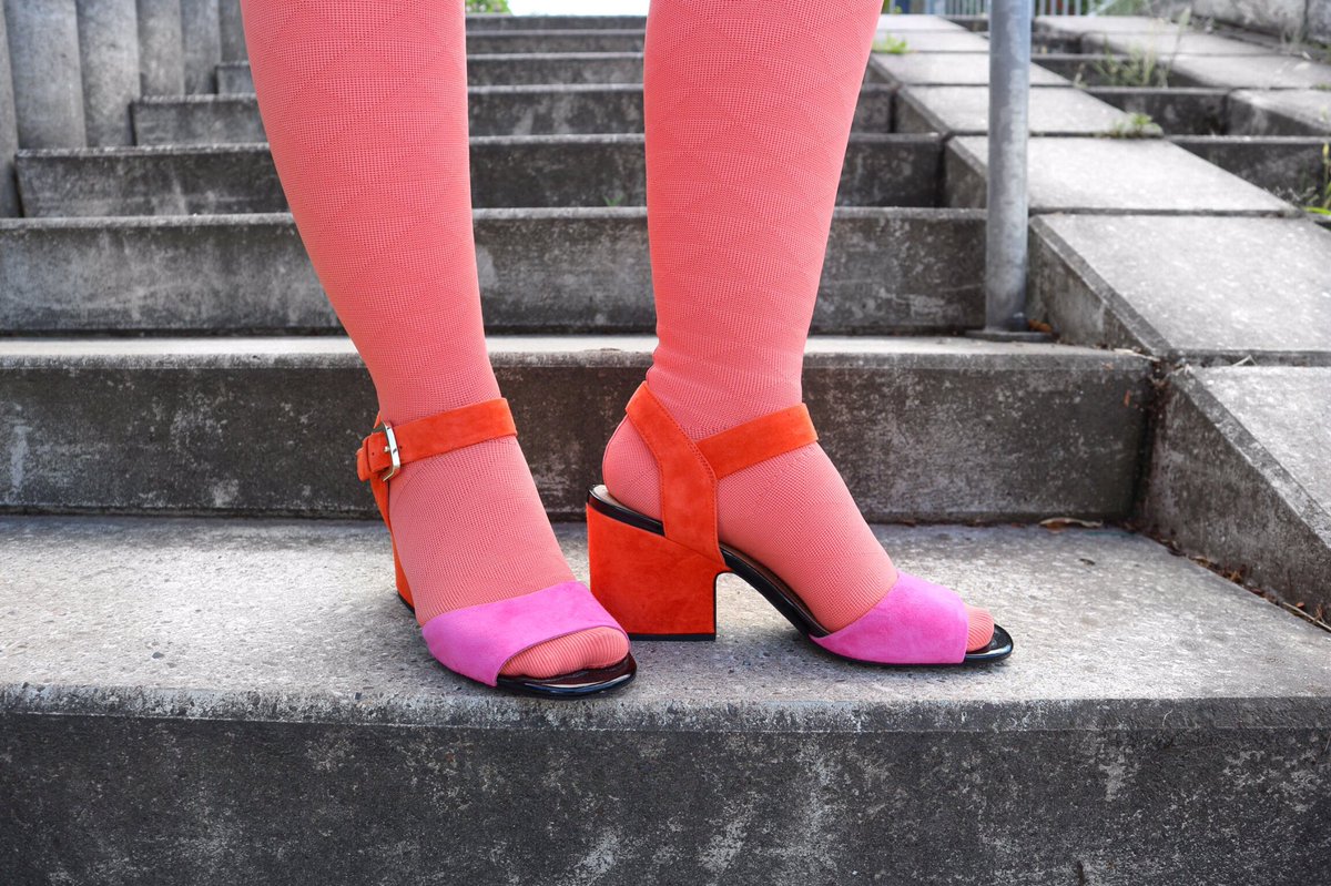 RadiantHeels's tweet photo. Ein neuer Blogpost ist online! Es geht um #kompressionsstrümpfe mit #sandalen #lipödem #venenleiden #flachstrick #rundstrick #medivenstyle https://t.co/UsDPbNlxSk