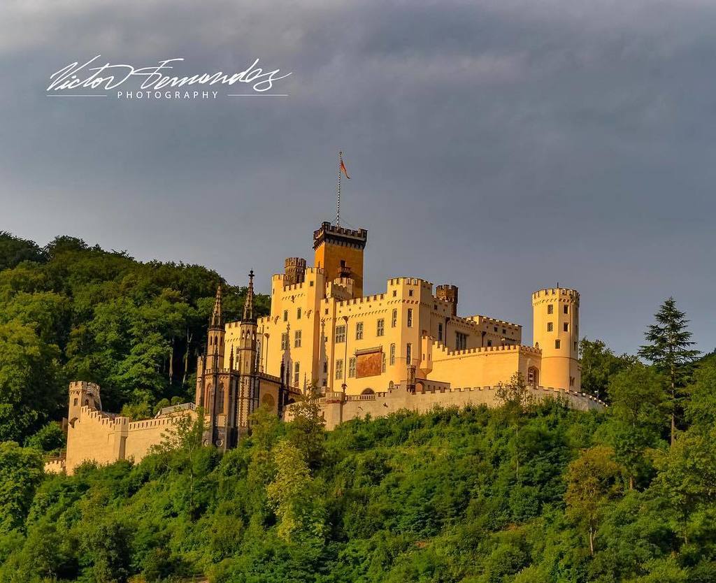 Visual_Griot's tweet photo. #sunrise over the #rhineland #stolzenfels #castle #palace #majectic #fairytail #rhineriver #germany #romantic #ar… https://t.co/gQcl4xz3iK https://t.co/8sShKp0iZb