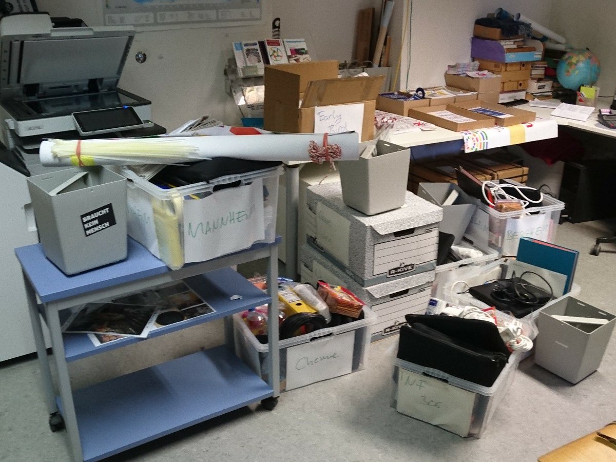 Die Kisten gepackt, gleich geht es in die Wahllokale für den Aufbau der Wahl zum #StuRaHD, die ab 11 Uhr heute losgeht! #StuRaWahl2017