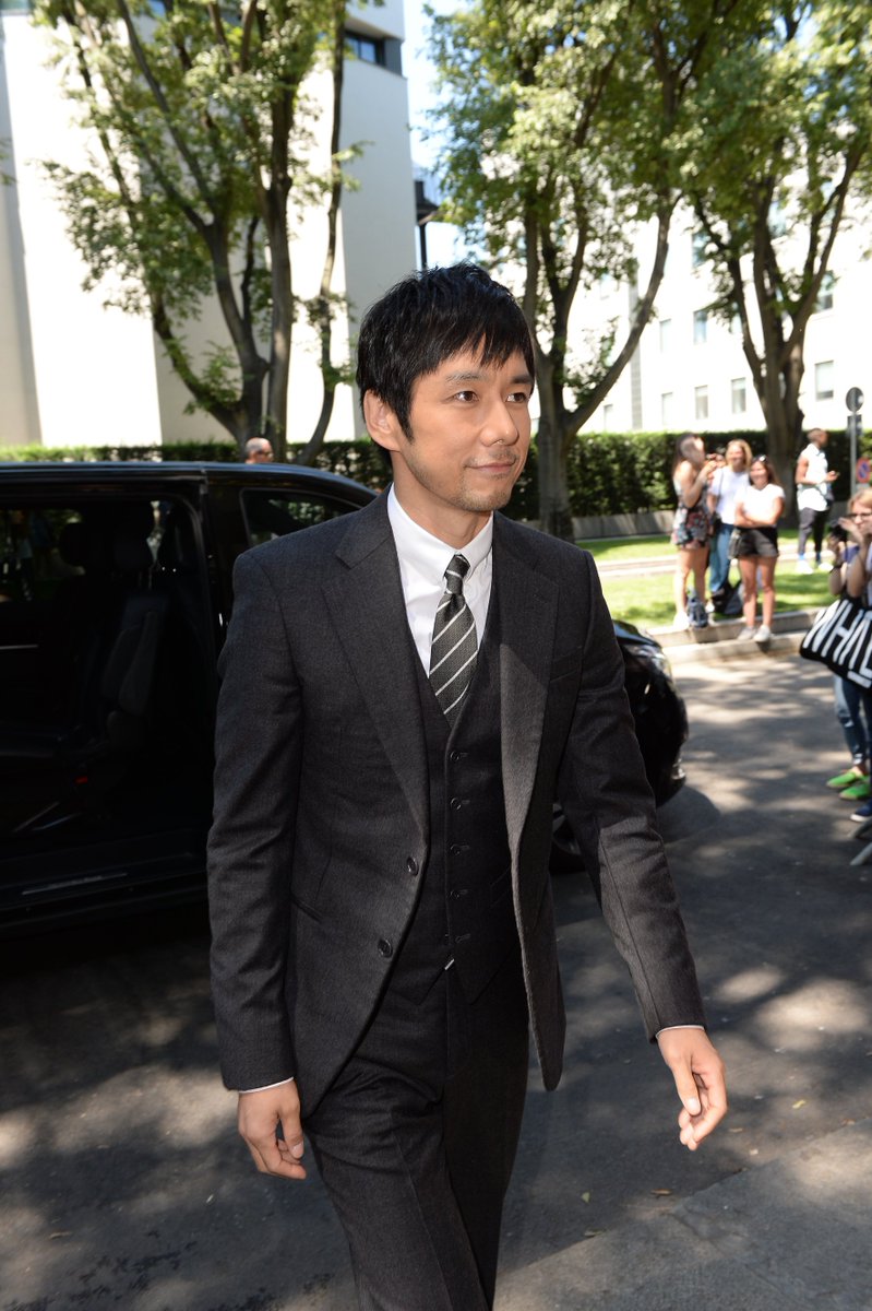 ジョルジオ アルマーニ ジャパン V Twitter ジョルジオ アルマーニ メイド トゥ メジャー の顔 俳優 西島秀俊 さんが ジョルジオ アルマーニ 18年春夏メンズコレクションショーに来場したところをキャッチ Giorgioarmani Mfw Ss18
