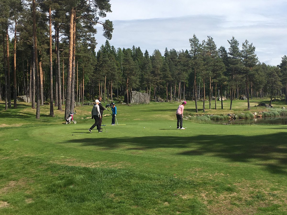 GolfJohan's tweet photo. Future Tour #Vaasa #Vasa #VaasanGolf ⛳️⚪️🏌🏼#JuniorGolf #Easy18

Sarah in action #Blue7 ❤️⛳️⚪️🏌🏼‍♀️ https://t.co/OcFnBUo41U