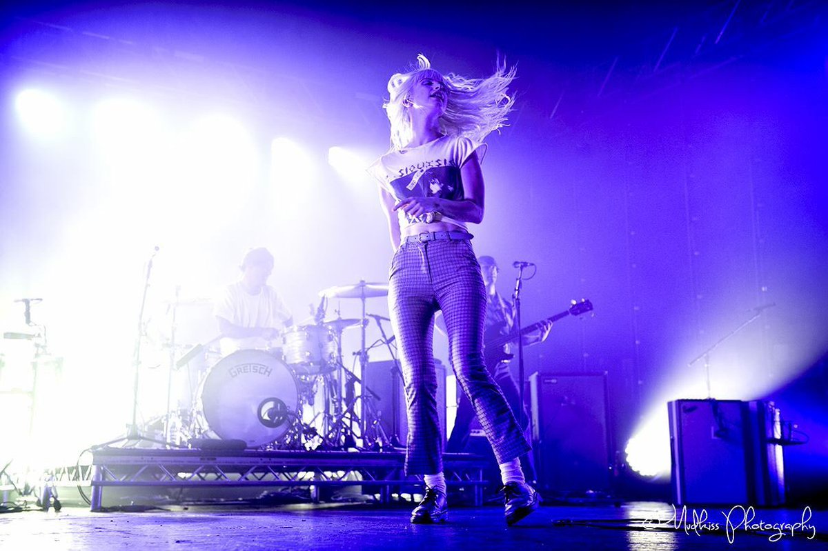 HayleyWOnline's tweet photo. New photos of @yelyahwilliams &amp; @zacfarro performing at Manchester Apollo, UK! 🎤🥁

📷: @mudkissphotos https://t.co/BmVjQBOIK2