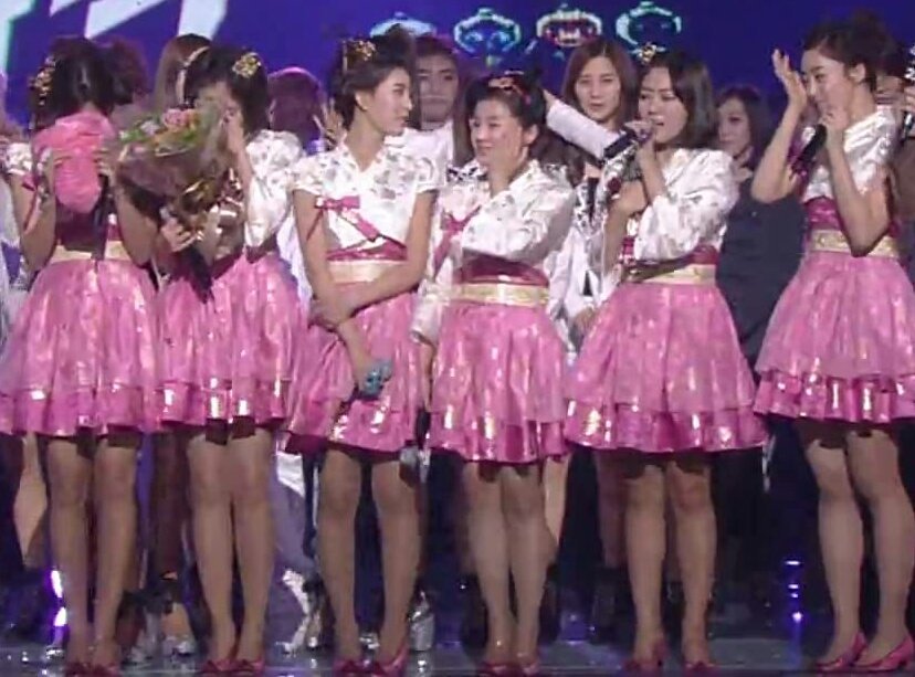 Parkjirong2_'s tweet photo. Congrats to the hard working and strongest girls i've known! 사랑해 💕 @BoRam_0322 @QriPretty 
@sohotmelody @taraeunjung1212 @b89530 @pjy1234 https://t.co/eKtlWcLIpF