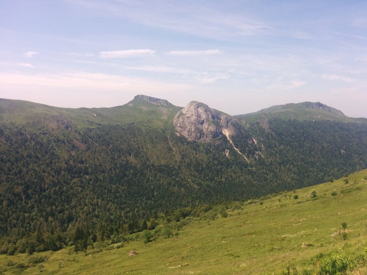 Col du pas de Peyrol, Puy-Mary et la vue magnifique... #Cantal <a href="/Auvergne/">Auvergne Tourisme 🌻</a>