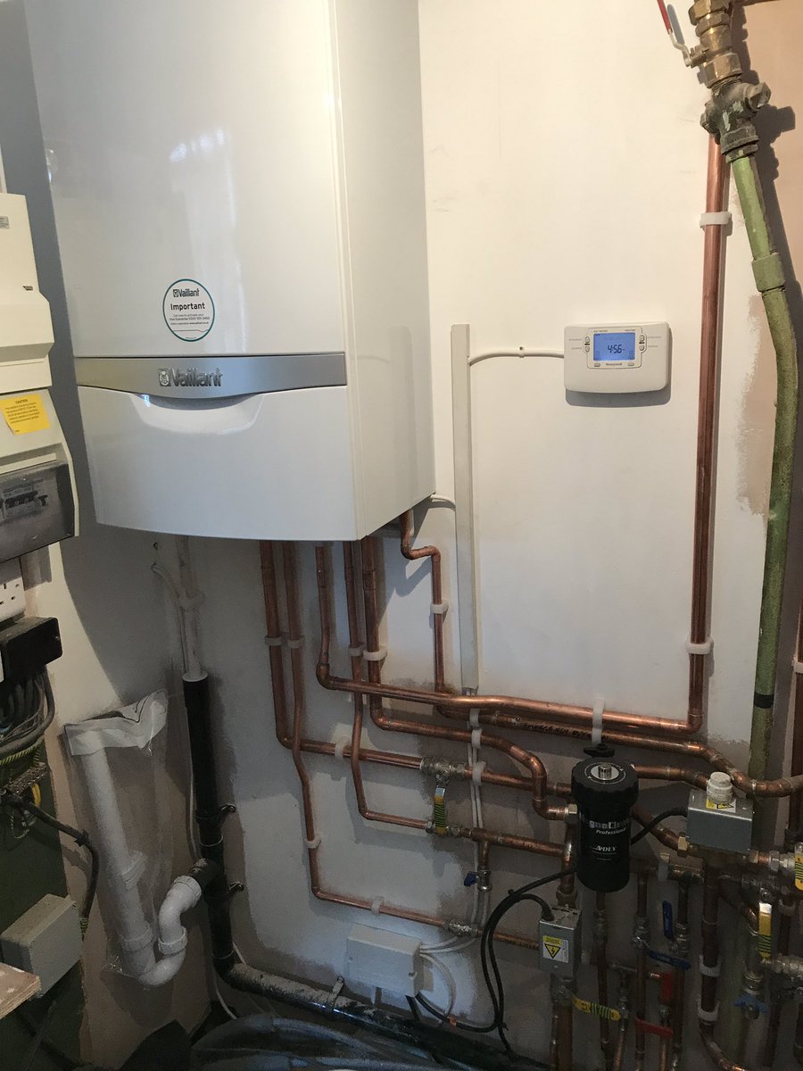 jrbheating's tweet photo. Job for @NicolHeating fitting a @vaillantuk 832 👍 https://t.co/arKX2C5PBJ