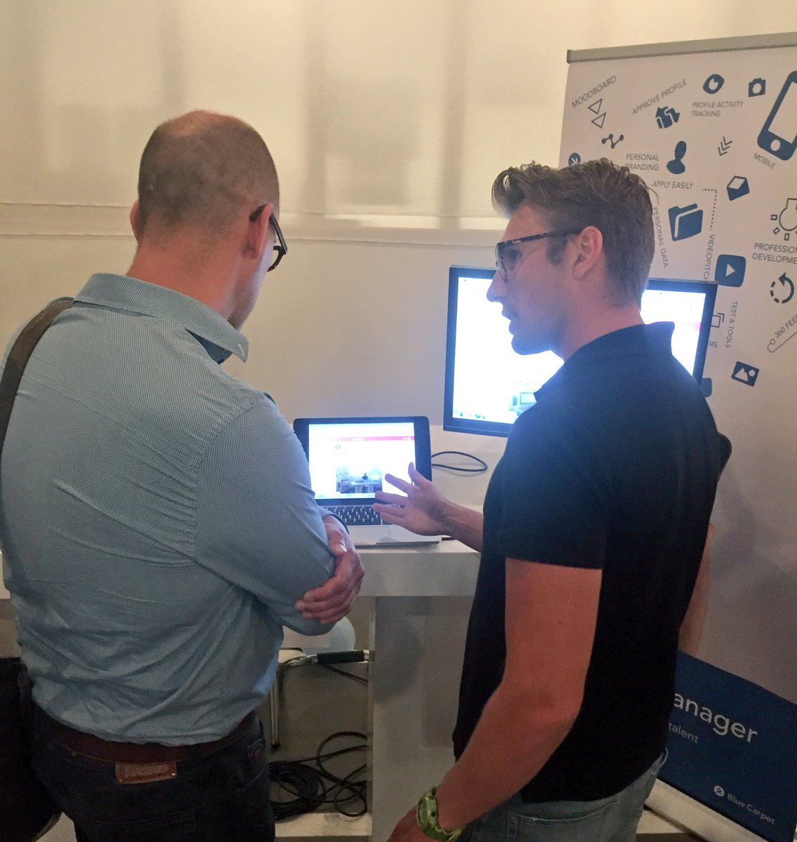 HRcommunity's tweet photo. Jerry van @bluecarpet legt jou graag de toegevoegde waarde van een digitaal talentprofiel uit! #HRTechEvent https://t.co/jqNVm82h2V