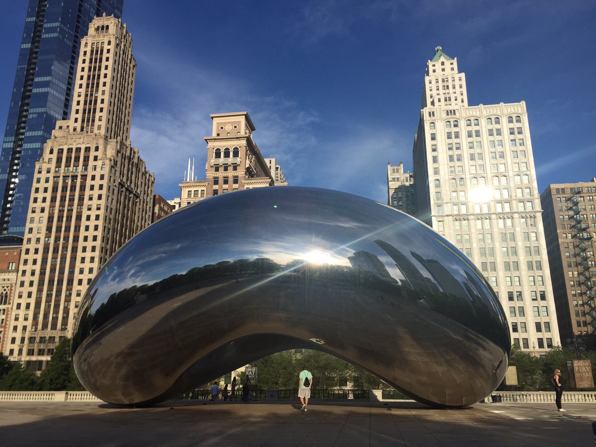 ZZP3dRo's tweet photo. Chili(ng) out in millennium park before #MDBW17 https://t.co/73G8fDqjds