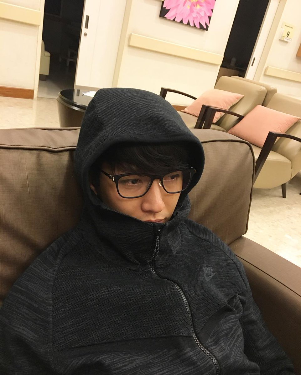 VUANAWINx's tweet photo. #igtime : หมอก็ป่วยเป็นนะครับ 😷 https://t.co/d6SMa9PoSb