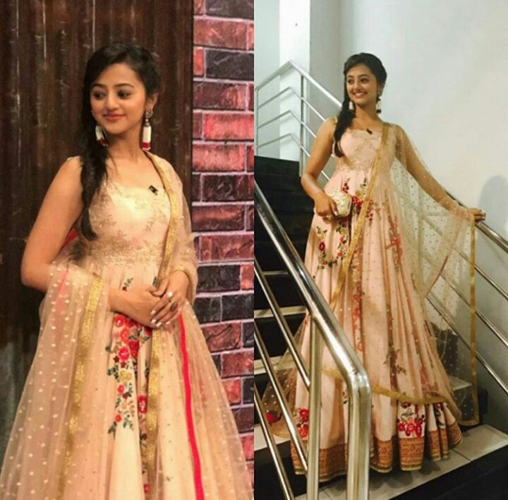 Helly_Shah_Gang's tweet photo. Nd she rocked with her bestest outfit in Indonesia nd this is one of our fav ❤❤..
@OfficialHelly7 can we have one pic in this outfit 😊😊.. https://t.co/mkW0AlVmJF