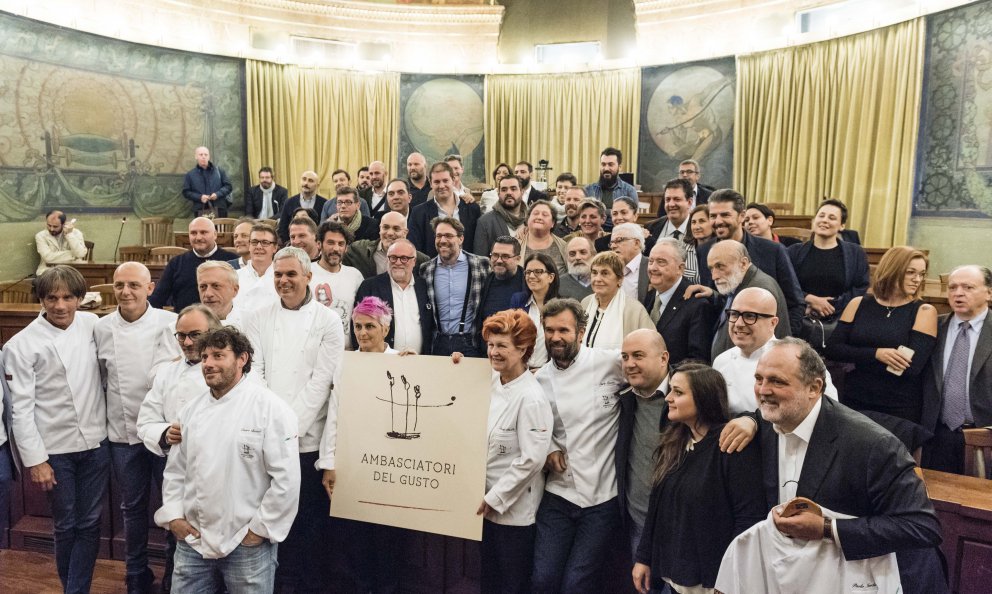 Ambasciatori del Gusto, buon compleanno! Cresce il gruppo di lavoro e aumentano i progetti in cantiere.. identitagolose.it/sito/it/112/17…