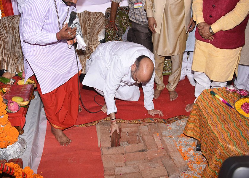 Laid the foundation stone of new building of Junagadh Commercial co-operative bank in Junagadh (Gujarat).