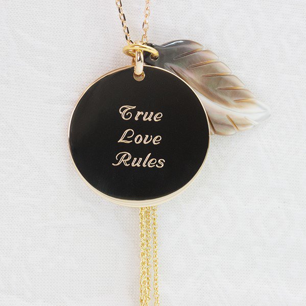 Zoom sur le sautoir Arty plaqué or, accompagné de son aile d'ange nacrée 😇

A adopter ici : lc.cx/Tw5v

#sautoirs #personnalisé