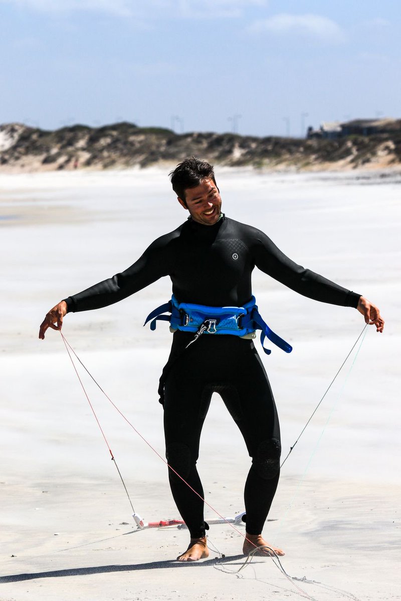 kiteworldwide's tweet image. Lika a puppet on a string :)