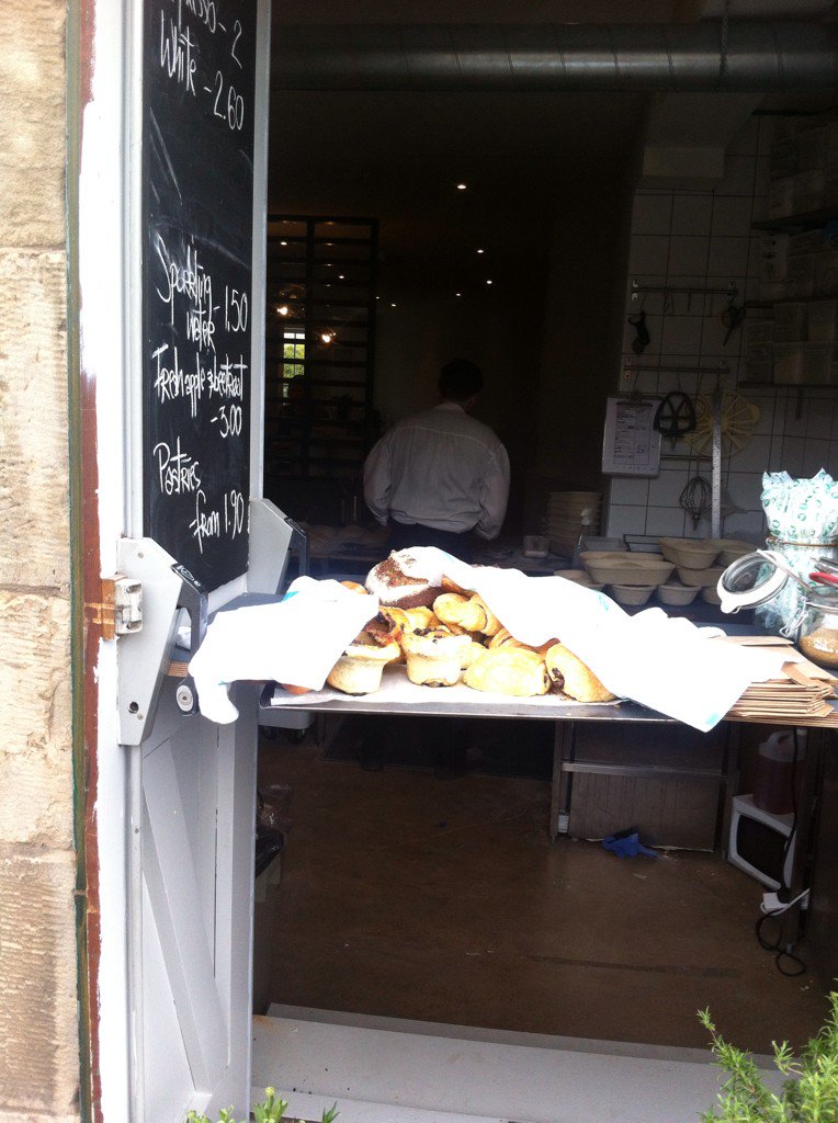 seven7dayz's tweet photo. This little pop-up bakery on my route to work every morning - not cool... #haventsuccumbedyet #QuayCommons https://t.co/aoe296QiKX