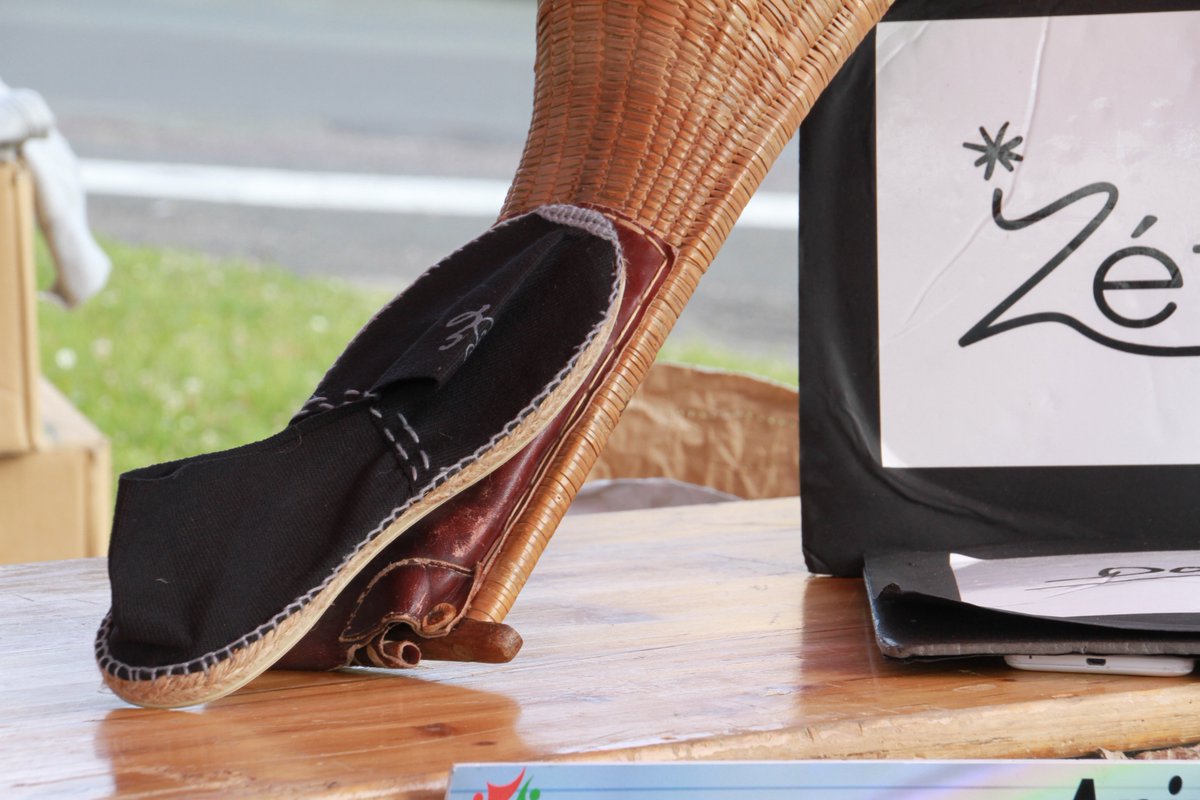 Déjà 42 paires d'espadrilles #basques vendues à Mauléon (Deux-Sèvres) ! 😃😃😃 Malgré la #Canicule on passe d'excellentes #soirées !