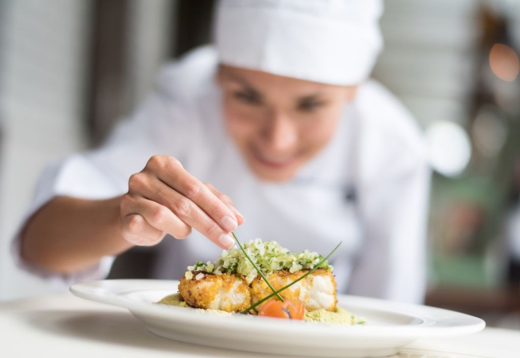 LaVieAuResto's tweet photo. #OnAime les apprentis d'aujourd'hui parce qu'ils seront les chefs de demain ! #LaVieAuResto 
❤️ si tu es apprenti ou que tu en connais un ! https://t.co/a5kCV58RWx