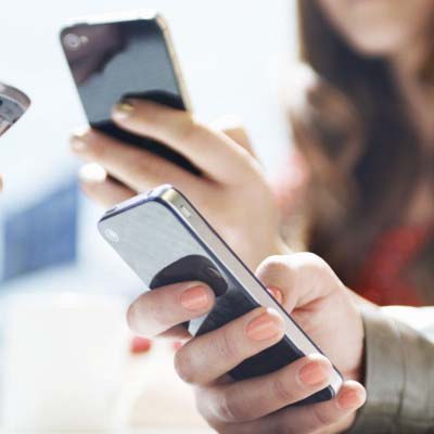 DailyFocal's tweet photo. Our @Ashleighhitter talks about Social Media Addiction. Have a read! 
#DailyFocal #teamdf #socialmedia 

https://t.co/IhW1VCgsvB https://t.co/8Y9Au2LnUK