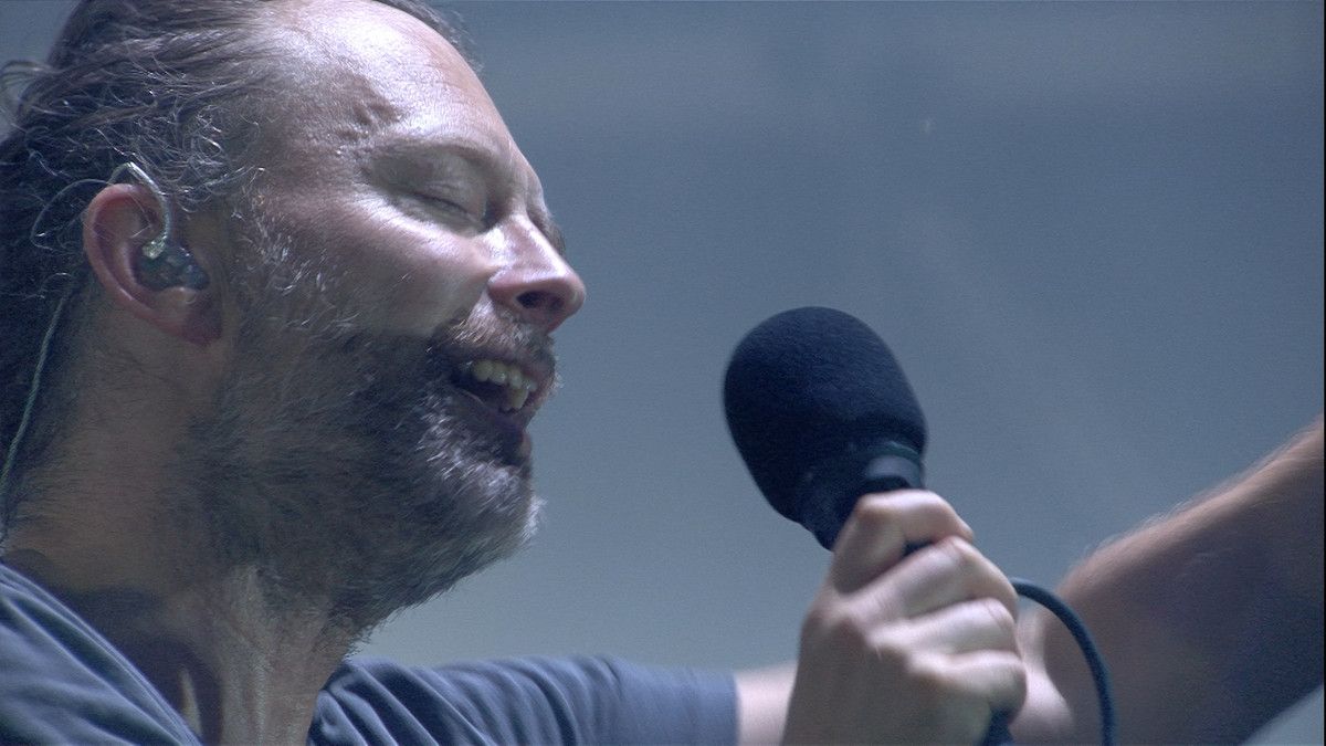 radioheadnews's tweet photo. [video] Check these 6 songs from @Radiohead's show last Sunday at #BKS17 via @3voor12 https://t.co/s8wkwd0sWm https://t.co/jZEDIbtFvR