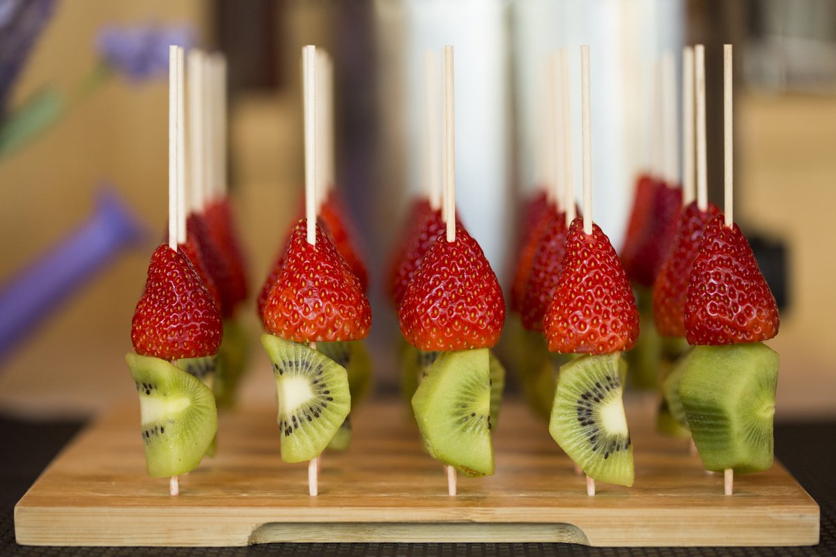 SB_Hotels's tweet photo. Kiwi & Strawberry. Because simplicity can also be successful 🍓 #SBHotels #HotelSBDiagonalZero #healthy #foodie https://t.co/qlvYy9OPwi