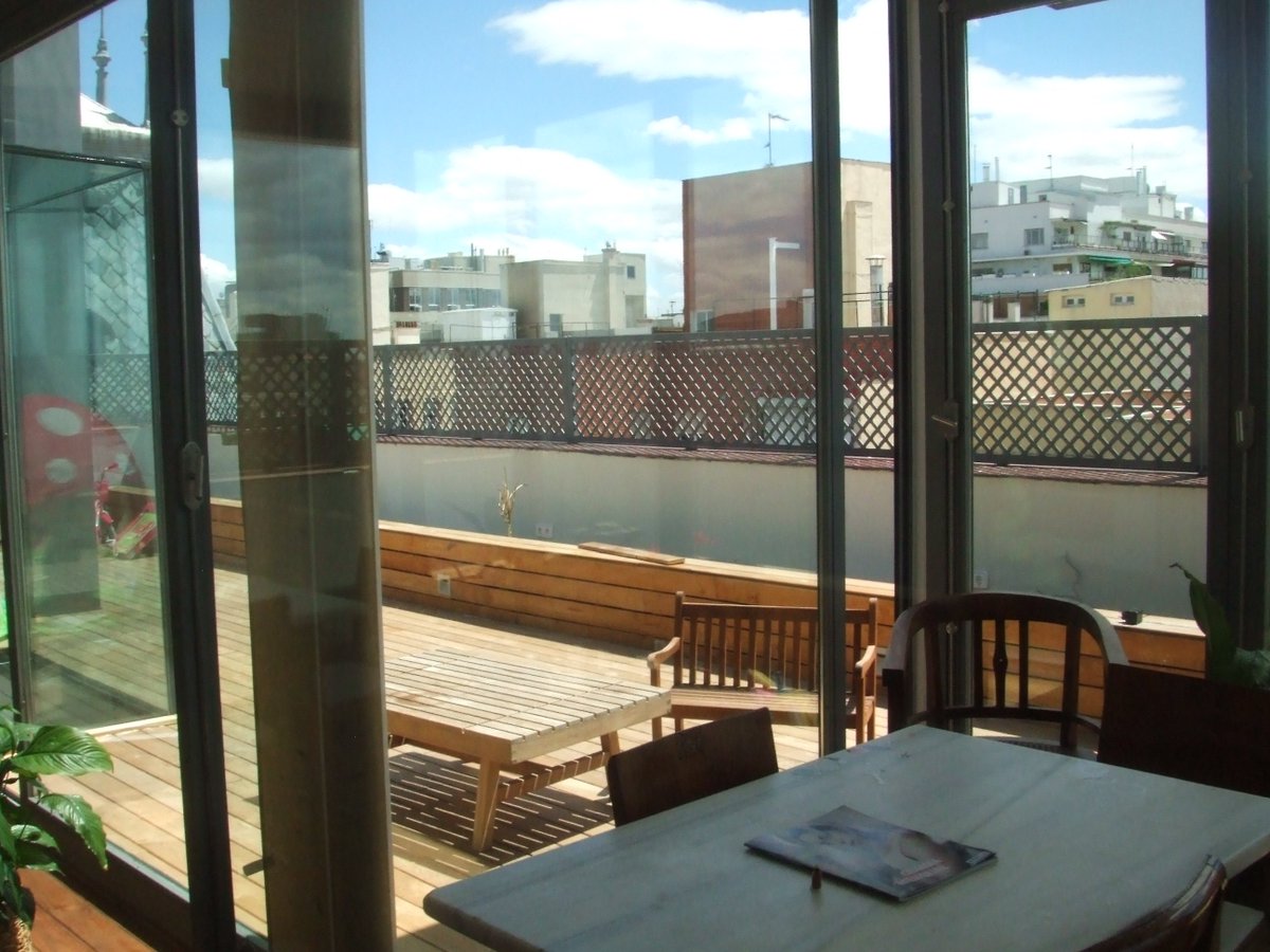 TuCarperson's tweet photo. Un pequeño refugio en medio del caos de la ciudad #work #madera #trabajo #wood #DateUnRespiro #decoracion #deco #diseño https://t.co/SMD9PIhXDh