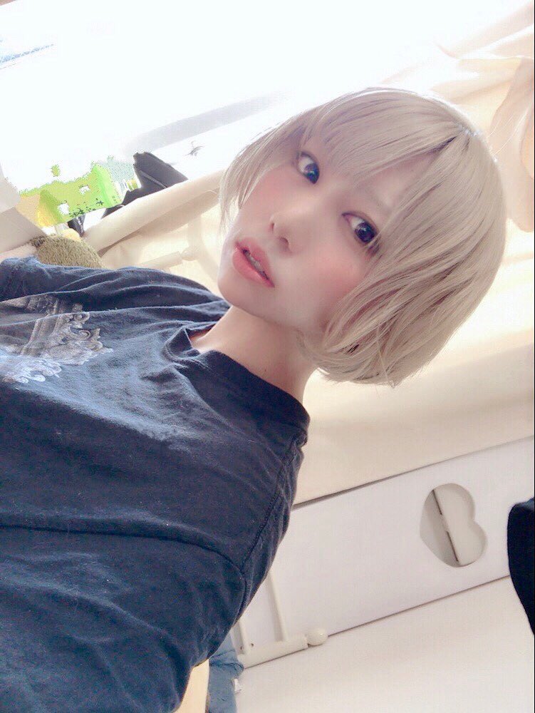 金髪ショート女子 金髪ショート女子