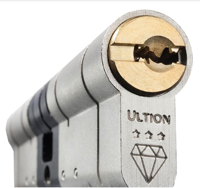 SolidorLtd's tweet photo. Our doors come with @Ultionlock as standard! Most locks offer 9 secs of protection – Ultion keeps the burglars out! https://t.co/2Dyp0c9U0c https://t.co/EEIFw4VfPD