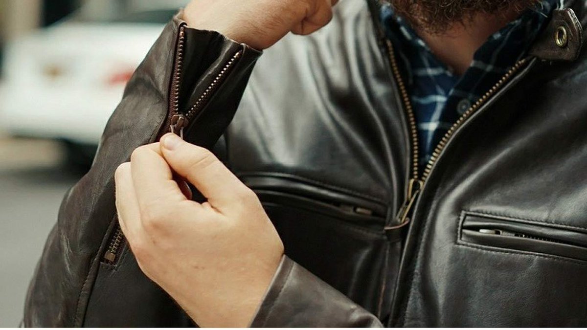Lookeuse_'s tweet photo. Comment choisir son blouson en cuir ? Le guide de la rédaction - https://t.co/Wzr9QZWuni #fashion #jacket @CalvinKlein @Schottnyc https://t.co/MSYagukIbm