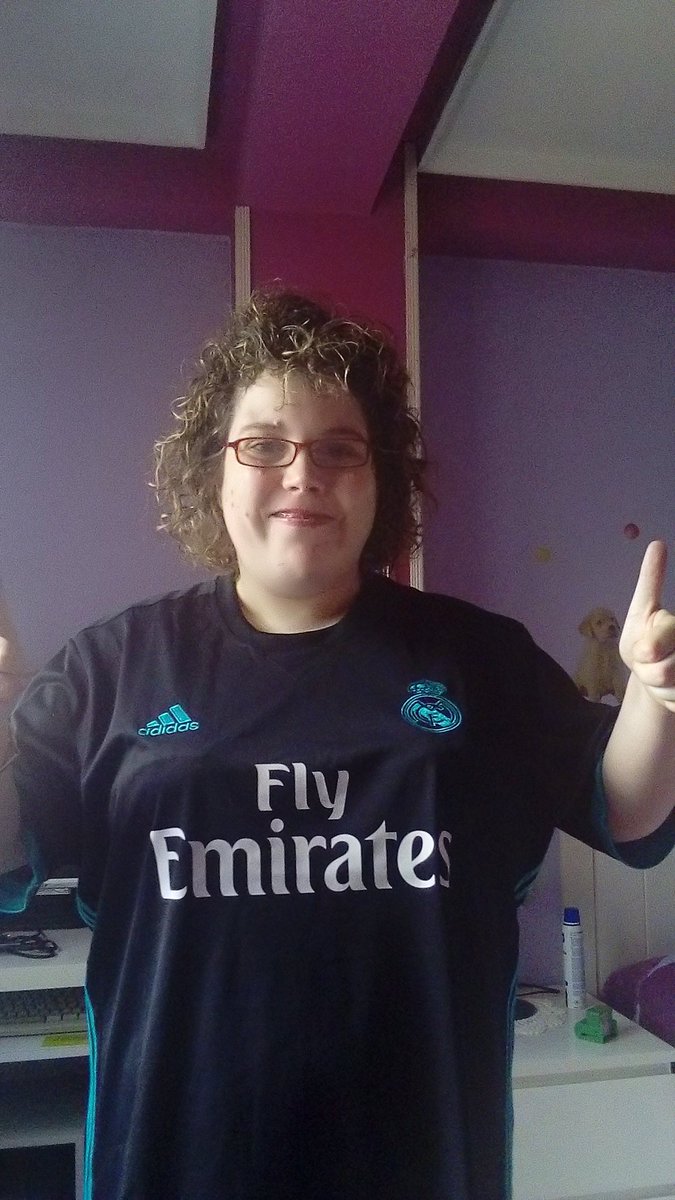 RaquelF82162745's tweet photo. Una nena con zapatos nuevos, Hala Madrid y Nada Más, Vamoooos https://t.co/PmvRUmmR4n
