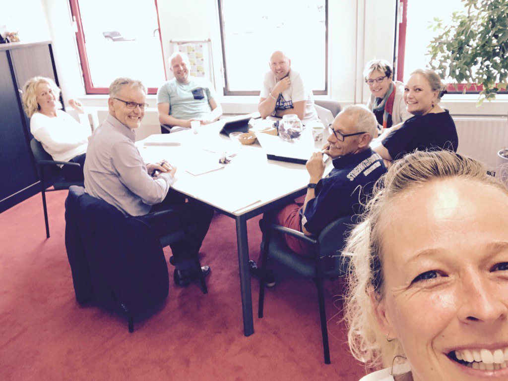 Harde werkers op ons bestuurskantoor #Proloog #Fonteinstate #selfiemetstaf #toppers