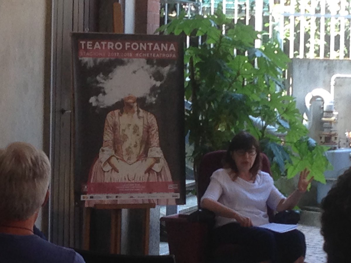 #cheteatrofa la stagione del <a href="/SalaFontana/">Roser Fontana Sala</a> come un abito classico indossato da #LadyGaga - <a href="/vPerdono/">Valeria Perdonò</a> Si sente a suo agio #radical #Coriolano