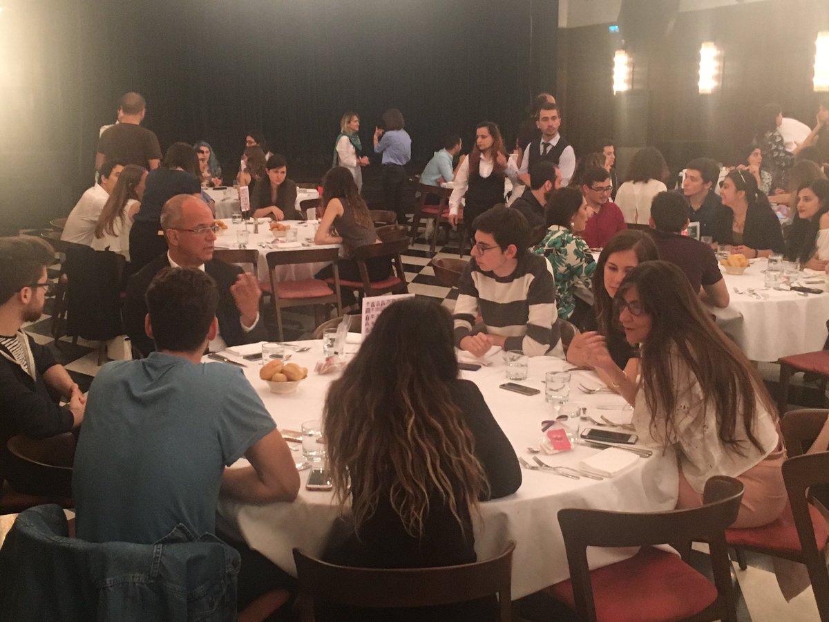 girvak's tweet photo. #fellowup #fellow100 'ün, Mütevelli Heyetimiz ile beraber fikir alışverişinde bulunduğu öğle yemeğiyle devam ediyor. https://t.co/jiwSzuknPu