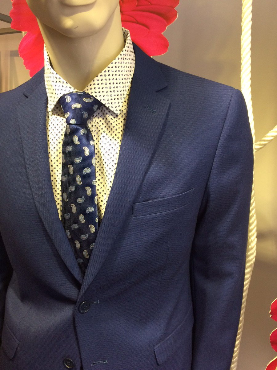 redmoda_net's tweet photo. Promoción Solo unos días!!!
TRAJE + CAMISA PASSAPORT + CORBATA = 150€ https://t.co/xlLQ2qpQQ6