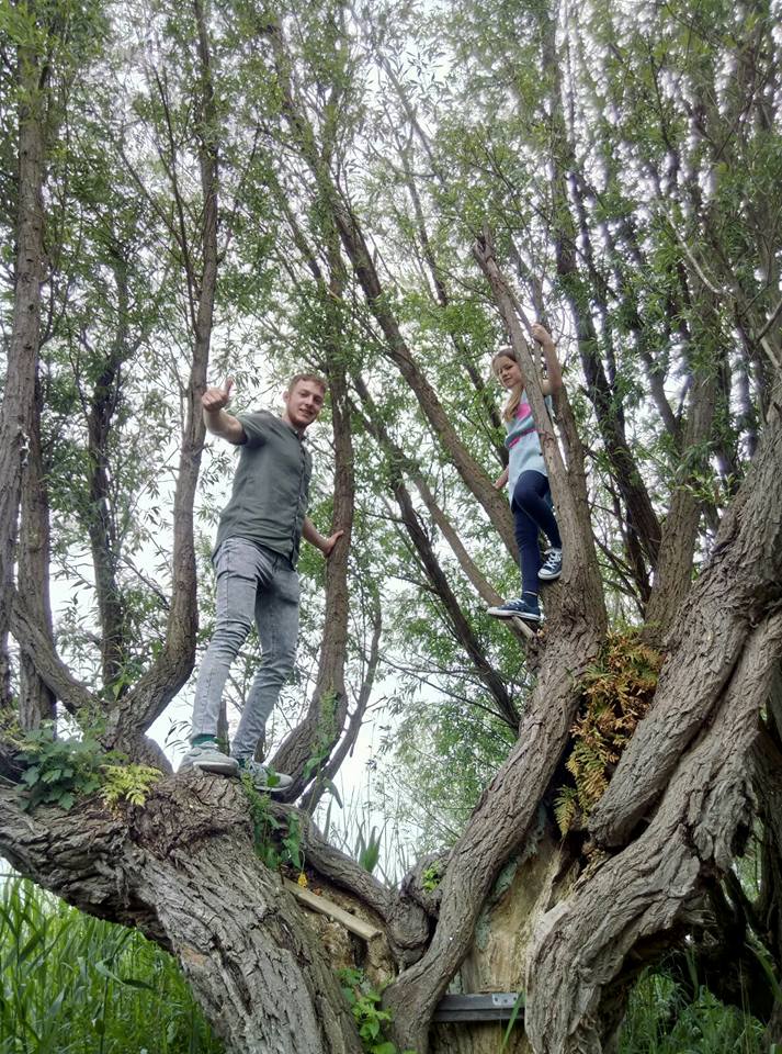 De kinderen hebben eisvrij, maar onze begeleiders moeten gewoon aan de bak. Kinderen uit bomen halen bijvoorbeeld ;-) <a href="/MundoAteam/">Mundo'sA-team</a>