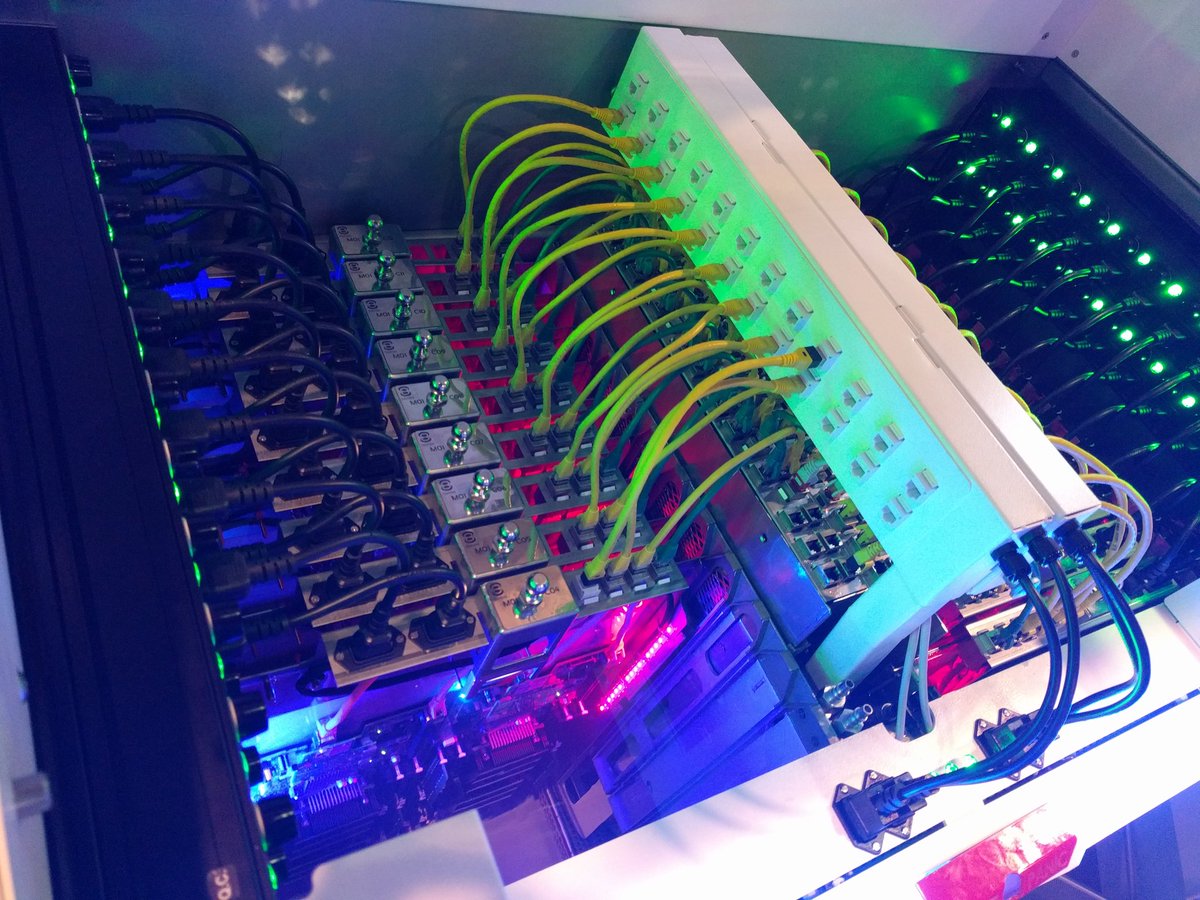 rbowen's tweet image. OpenCompute blades submerged in cooling oil at the @ClusterVision at #ISC2017