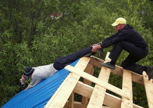 CallCRR's tweet photo. Um. No. #roofingfail
For CRR, doing the job correctly also means doing the job safely. #CallCRR #OriginalChristianRoofers #RoofLife #Safety https://t.co/CHGaekYaAj