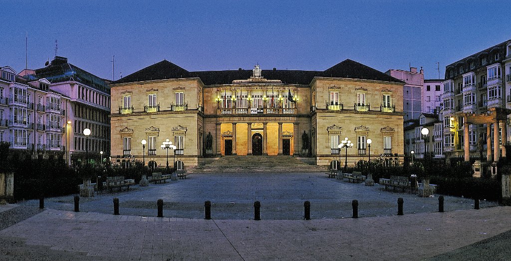 TurismoVitoria's tweet photo. Te proponemos un recorrido por los #palacios de Vitoria-Gasteiz: Bendaña, Zulueta, el Palacio de la Diputación... https://t.co/Nf3Rh5bnCa https://t.co/4WFTcVzMyS