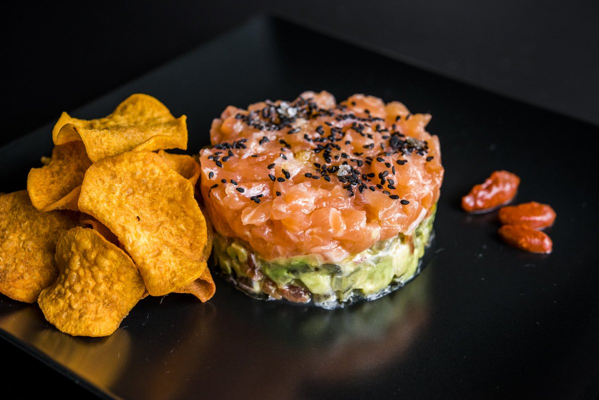 ComalaRest's tweet photo. Vuelve cada verano como uno de los platos más refrescantes y originales de Comala: tartar de salmón salvaje al tequila y aguacate https://t.co/JUB8KdEgs1