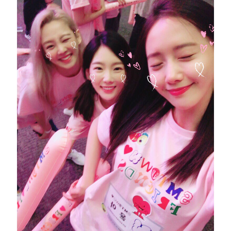 yoongstagrm's tweet photo. [INSTAGRAM CAROUSEL] yoona__lim: SMTOWN💜FRIENDS 
WORKSHOP IN JEJU 2017
#운동회 #효탱윤 #N팀2등오예 
#융스타그램 https://t.co/8jLcO3vDwm (5P) https://t.co/5f6Yvebhgg