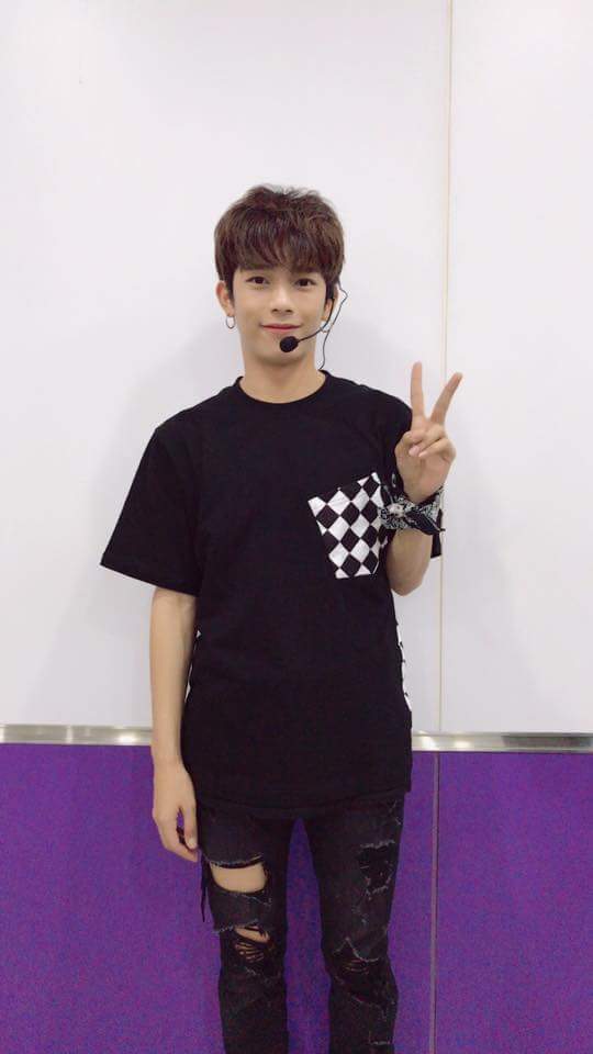 Hugo316Official's tweet photo. Thank you for sponsoring clothes! 
Korea Street Brand @Rockpsychokorea https://t.co/xMJa8eXbg7