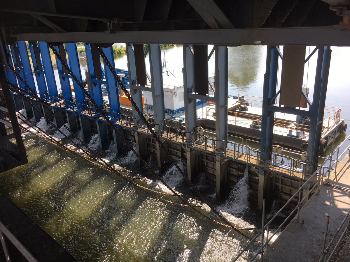 Werkbezoek bij de stuw in Grave. Al veel werk verzet. Indrukwekkend.