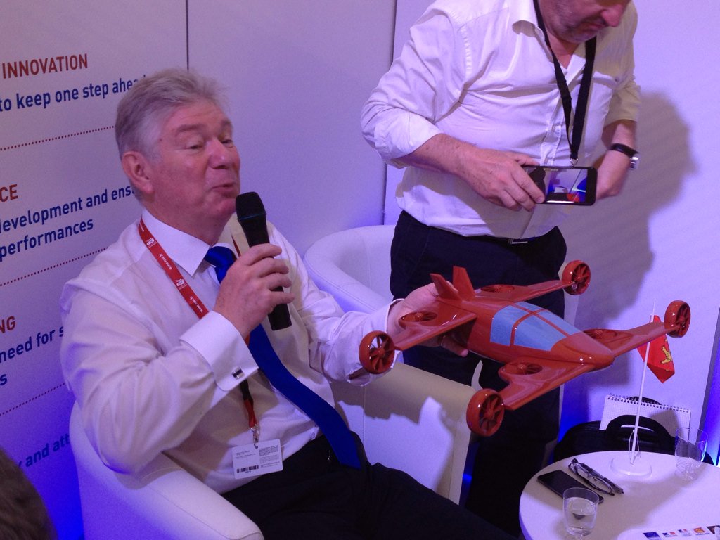 NormandieMag's tweet photo. @NormandieMag est sur le salon du Bourget avec la Normandie #nae. Prรฉsentation de #technoplane. https://t.co/JDeF201Sta