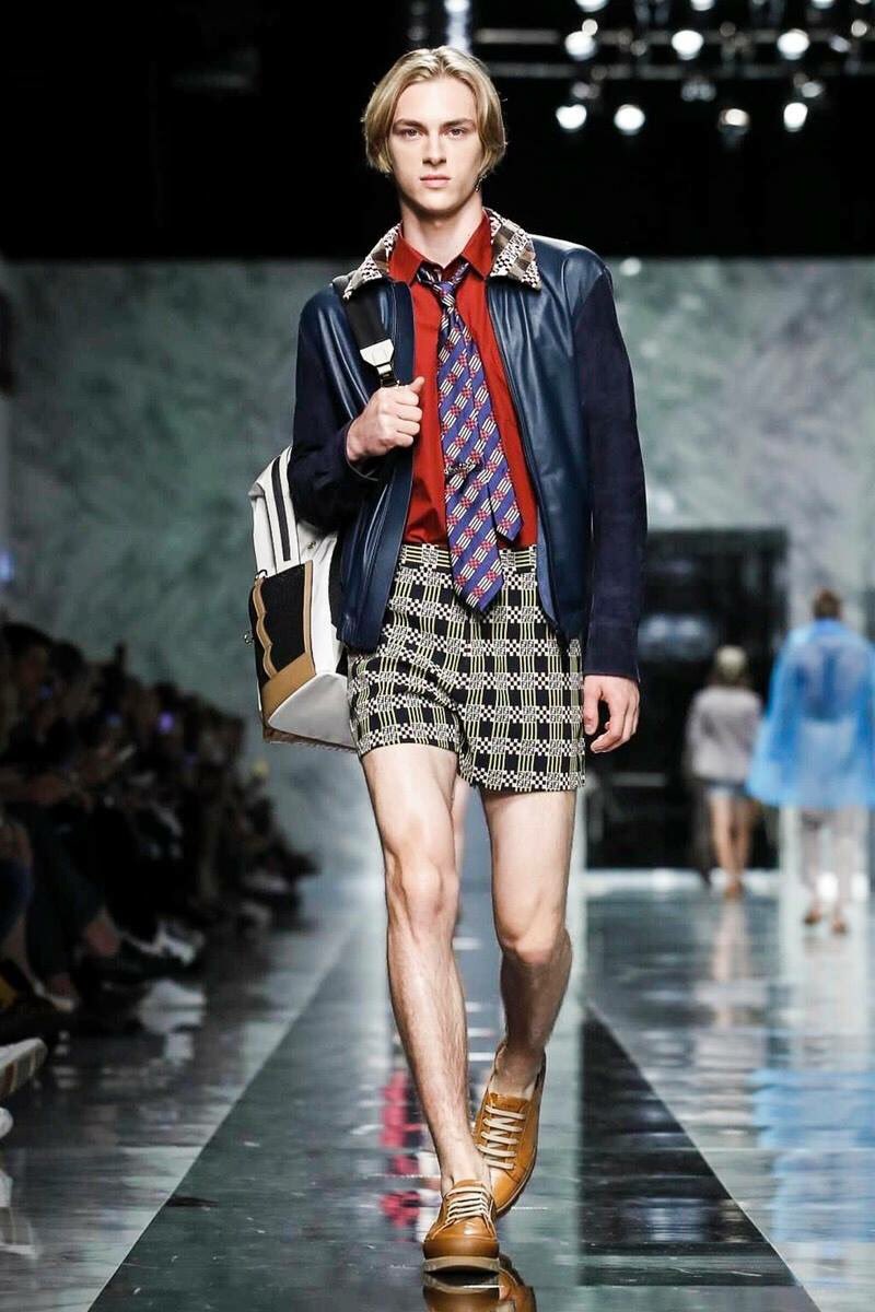ASManagement1's tweet photo. Dominik Sadoch for FENDI Menswear S/S 2018 Milan Fashion Week
@ASManagement1 @dominik_sadoch #topmodel #supermodel #motheragency #warsaw https://t.co/J8Y85h7lqO