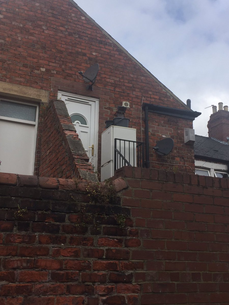 iambobzilla's tweet image. Another fantastic addition to the #fridgesquarter #bensham this time a fridge/freezer combo - don't hate #refridgerate @bridgesquarter